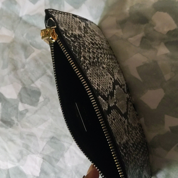 Faux Snakeskin wristlet or clutch - Picture 3 of 3